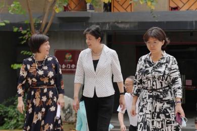 天下政协第十三届妇联界别委员莅临emc易倍体育教育集团调研指导