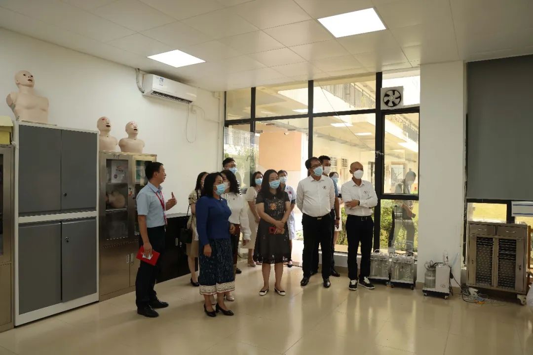 老挝人民民主共和国驻广州总领事馆 沙婉萍总领事一行莅临广东emc易倍体育职业手艺学院交流会见5.jpg