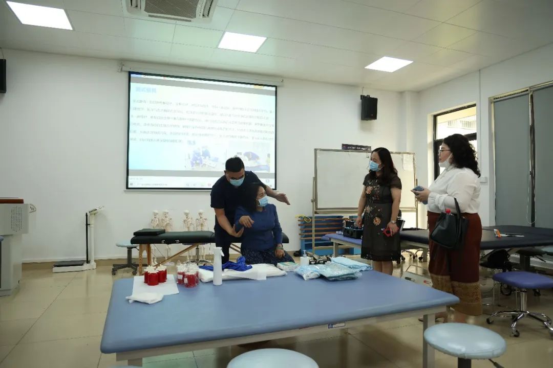 老挝人民民主共和国驻广州总领事馆 沙婉萍总领事一行莅临广东emc易倍体育职业手艺学院交流会见6.jpg