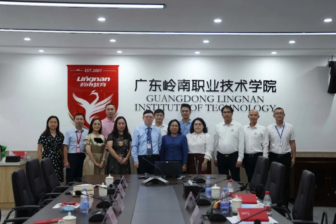 老挝人民民主共和国驻广州总领事馆 沙婉萍总领事一行莅临广东emc易倍体育职业手艺学院交流会见3.jpg