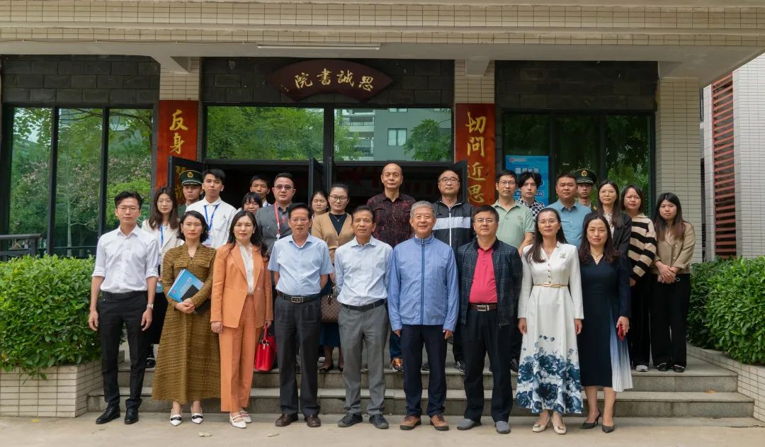 广州中原职业学院欧阳少林董事长一行莅临我校旅行交流12.jpg