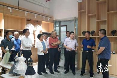 怎样作育纺织打扮人才？？？专家学者到清考察时支招