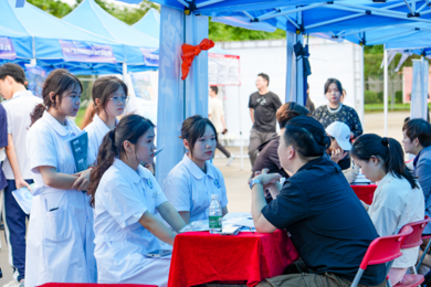 看！emc易倍体育学子和企业“双向奔赴”！